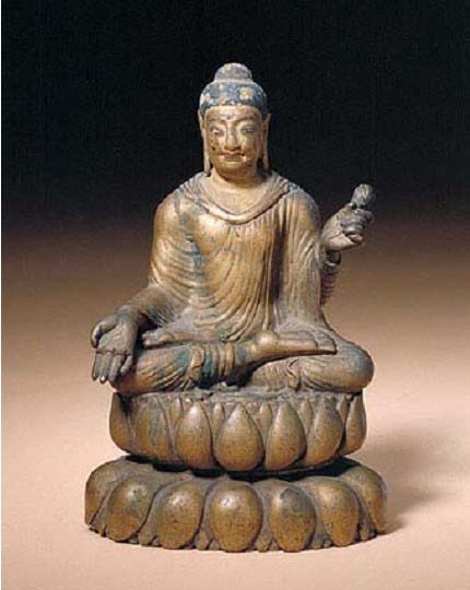 Sitting Statue of Sakyamuni preserved in the palace of Qing Dynasty,