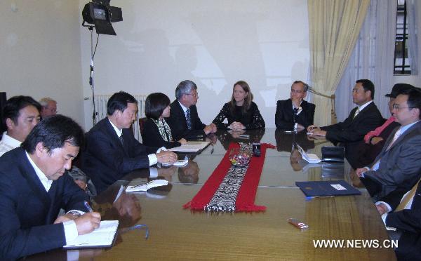 Ena Von Baer (L Back), minister and secretary general of the goverment of Chile, meets with members of a delegation of Chinese specialists in Tibetan studies
